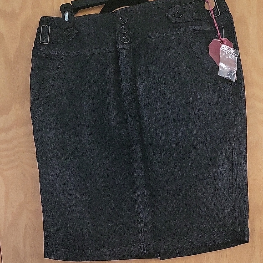 Elegant Black Pencil Skirt